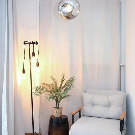 New Center With Private Entry & Parking Apartment