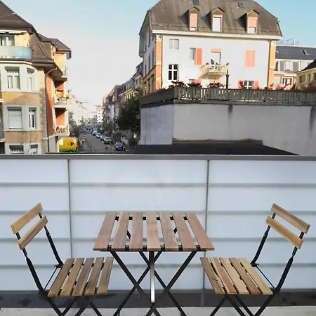 New Center With Private Entry & Parking Apartment Zurich