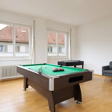 Spacious Flat With Game & Pool Table Zurich