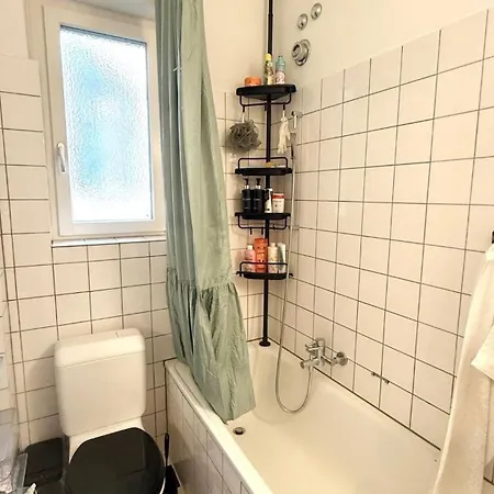 Geraeumiges In Charmantem Altbau Apartment