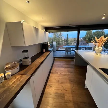 Penthouse Mit Whirlpool & Riesenterrasse Apartment *