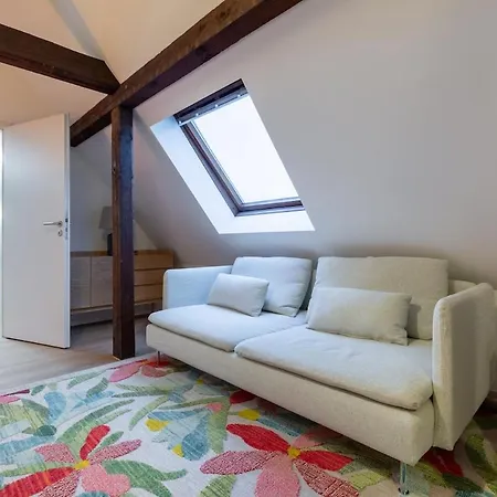 Nest 1 King Bed Near Hb Apartment *