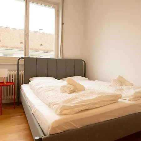 Spacious Flat With Game & Pool Table