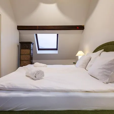 Apartment Nest 1 King Bed Near Hb