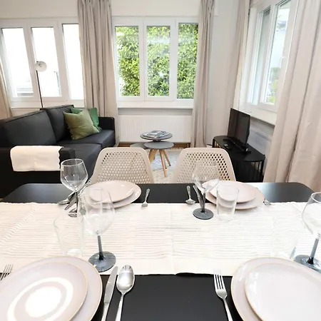 Apartment New Center With Private Entry & Parking Zurich