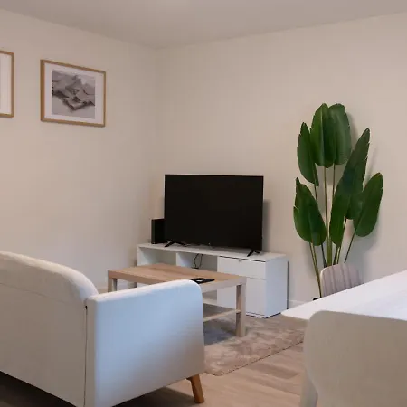 Pure Living In Oerlikon Apartment