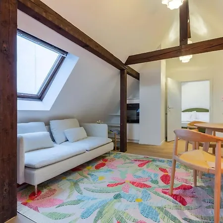 Apartment Nest 1 King Bed Near Hb