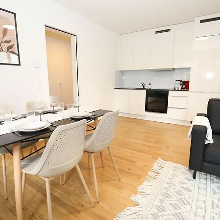 New Center With Private Entry & Parking * Zurich