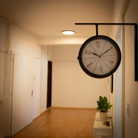Apartment Spacious Flat With Game & Pool Table *