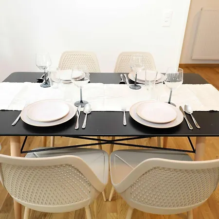 Apartment New Center With Private Entry & Parking Zurich