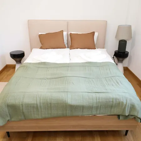 New Center With Private Entry & Parking Apartment Zurich