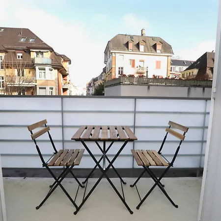 Apartment New Center With Private Entry & Parking