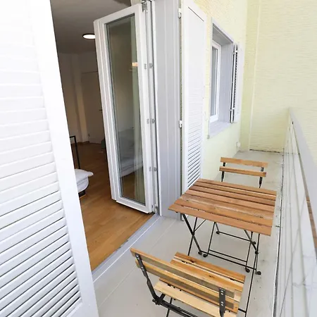 New Center With Private Entry & Parking Apartment Zurich