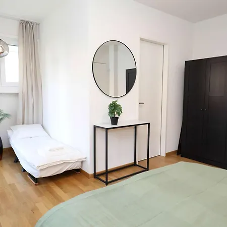New Center With Private Entry & Parking Apartment