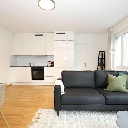 New Center With Private Entry & Parking * Zurich