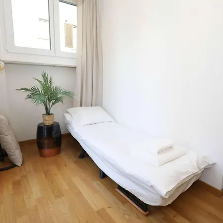 Apartment New Center With Private Entry & Parking Zurich