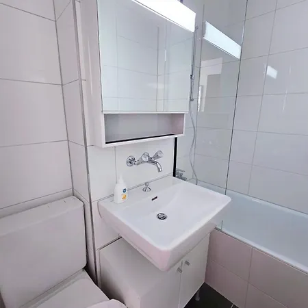 Apartment Delta - Bertastrasse - Self Check-in Zurich