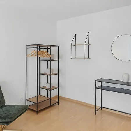 Terrific In The Centre - Art 2 Apartment