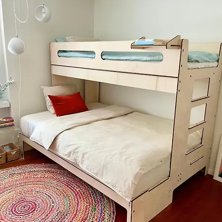 Luxury, Quiet Flat Overlooking Apartment *