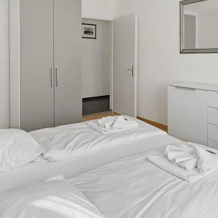 Apartment Very 1br Flat With Sunny Balcony - Sky4 Zürich