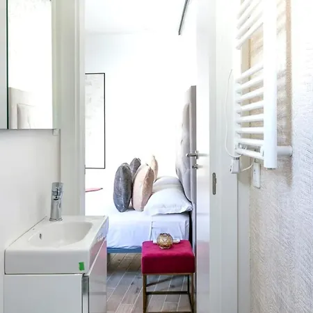 Chic Boutique Loft Apartment *