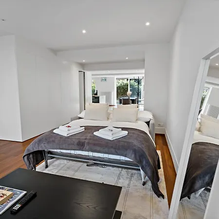 Newly Renovated Next To With Private Terrace Apartment Zürich