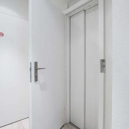 Zh Gold 1 - Hitrental * Zurich