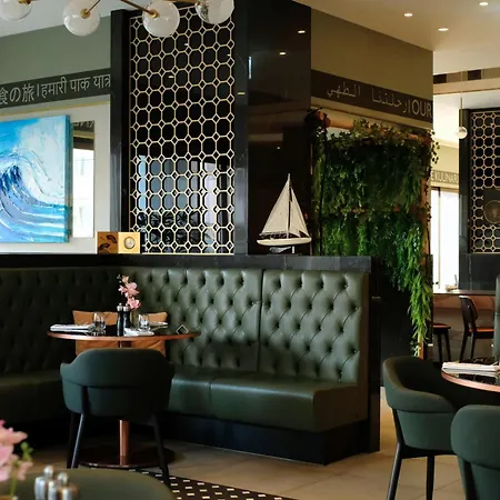 Hotel Crowne Plaza Zürich, An Ihg