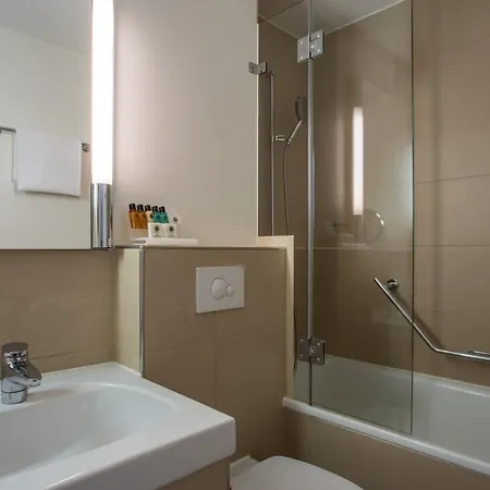 Crowne Plaza Zürich, An Ihg 4*