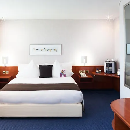 Crowne Plaza Zürich, An Ihg