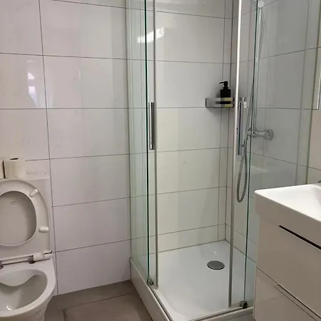 Budget En-suite Center Self Check In, Next To Hb Pocketwifi Zurich