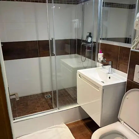 Budget En-suite Center Self Check In, Next To Hb Pocketwifi