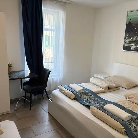 Budget En-suite Center Self Check In, Next To Hb Pocketwifi Apartment