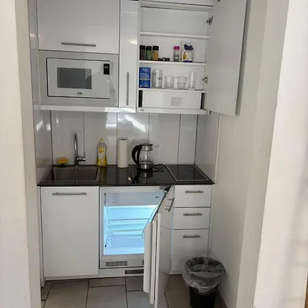 Budget En-suite Center Self Check In, Next To Hb Pocketwifi * Zurich