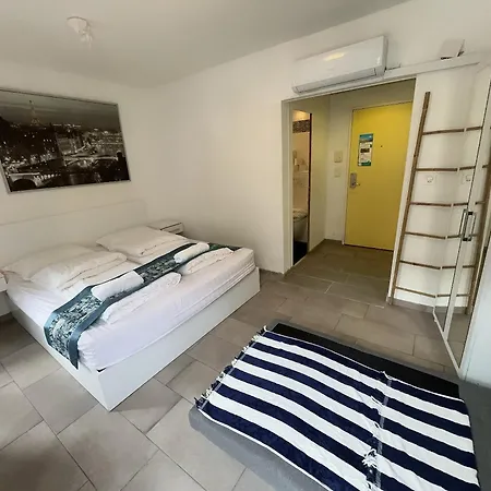 Budget En-suite Center Self Check In, Next To Hb Pocketwifi *