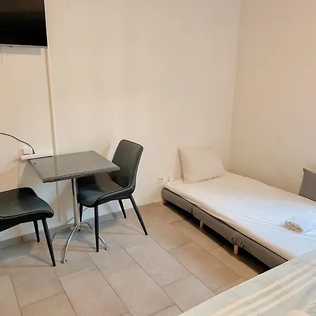 Budget En-suite Center Self Check In, Next To Hb Pocketwifi