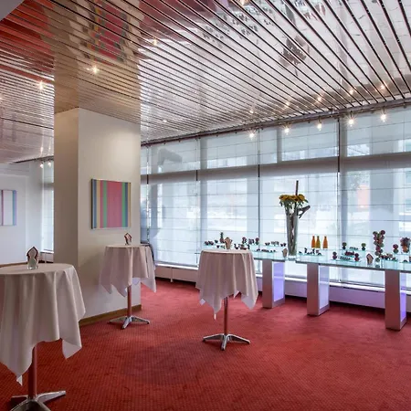 Hotel Crowne Plaza Zürich, An Ihg