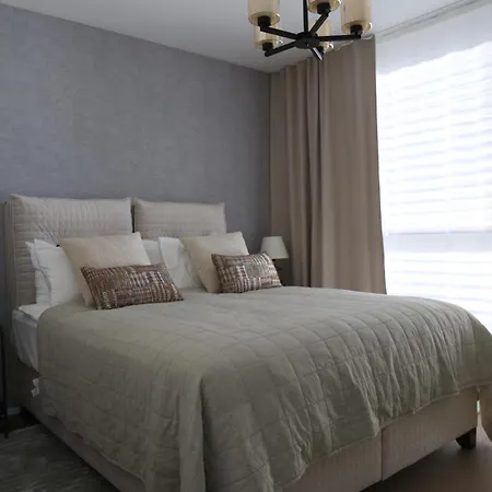 Aparthotel Lamira Serviced 4*