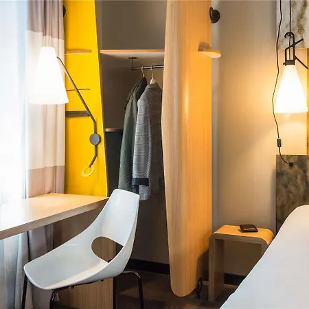 Hotel Ibis West 3*