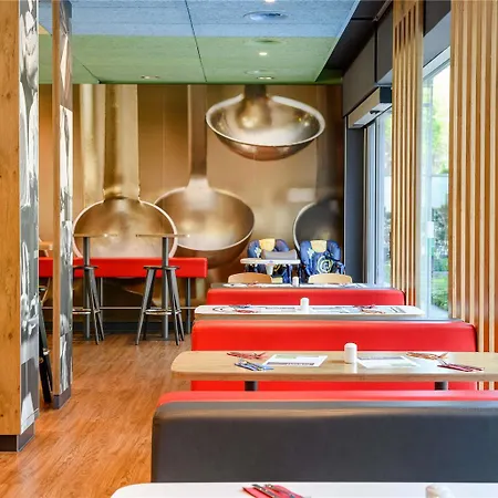 Ibis West 3*