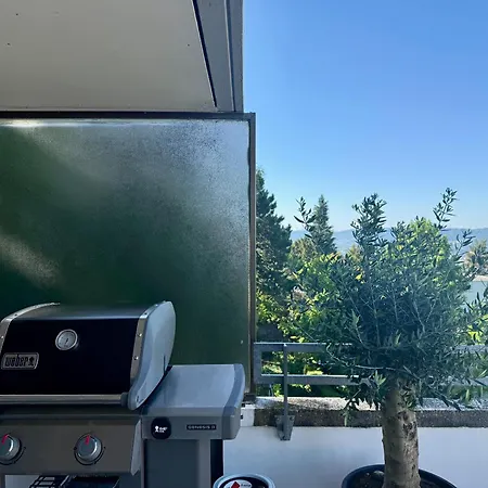 Luxury, Quiet Flat Overlooking * Zurich