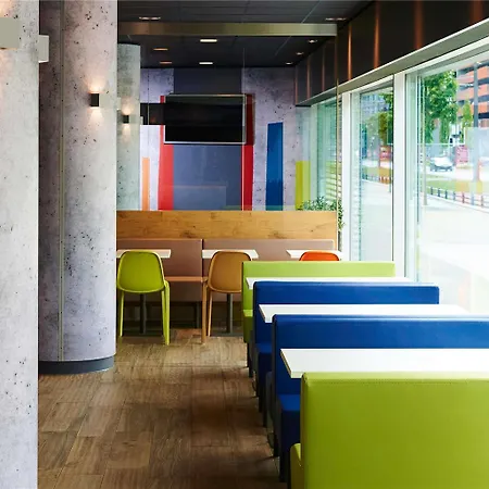 Ibis Budget West Hotel *
