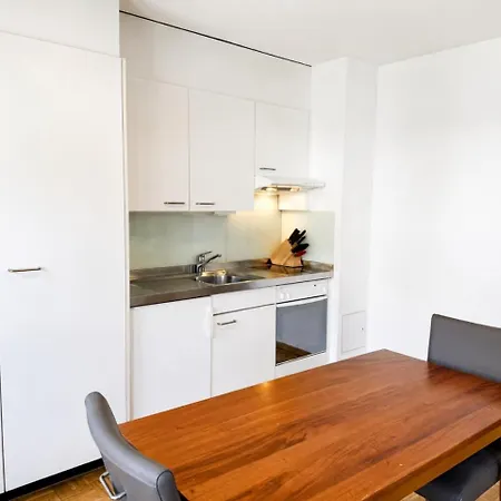 Practical And Cozy - Art 6 Apartment