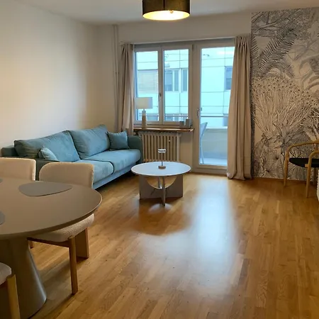 Spacious Enge Gem - Sihlcity, Balcony, Private Laundry Apartment *