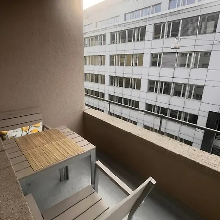 Spacious Enge Gem - Sihlcity, Balcony, Private Laundry Apartment Zurich