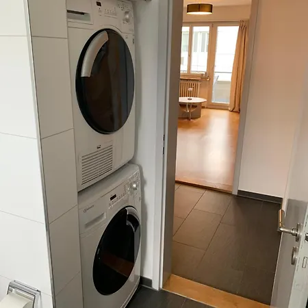 Spacious Enge Gem - Sihlcity, Balcony, Private Laundry Apartment