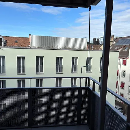 2br With Superbe Transit Access - Tilia 21 Apartment