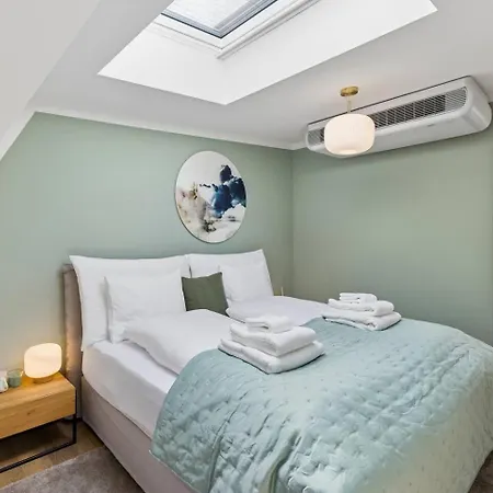 Apartment Ikon Old Town Penthouse Ac, & Mountain View Zurich