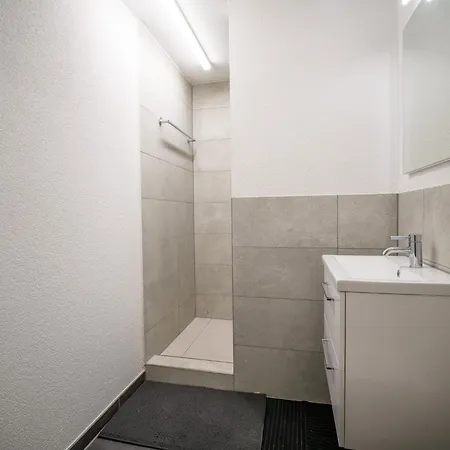 Near Oerlikon And Airport Apartment *