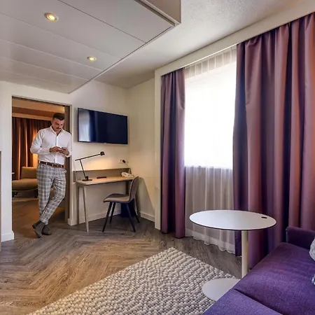 Hotel Novotel West 4*
